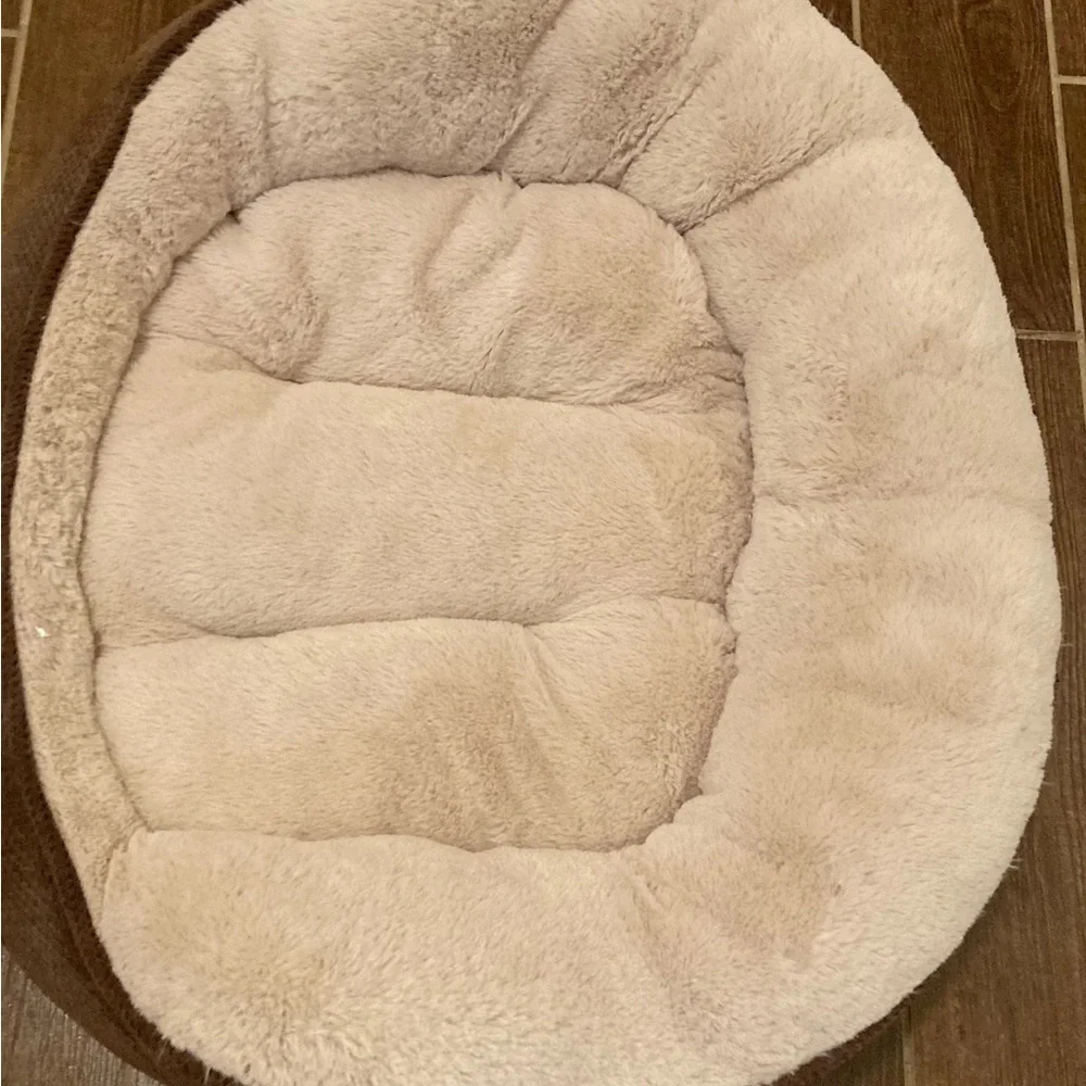 Cozy Cream Pet Bed Very Soft and Warm